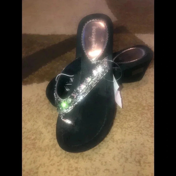 NWT/Incognito wedge flip flops - Picture 1 of 5